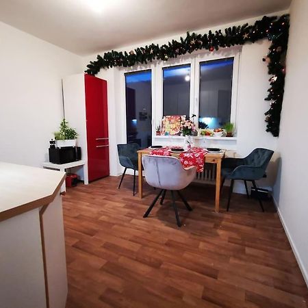 Cely Apartman Podlesi 54M2 S Dvema Balkony A S Novou Manzelskou Posteli, Zatim Neni Na Fotkach Apartman Brünn  Kültér fotó